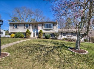 90 Acorn Ln, West Warwick, RI 02893