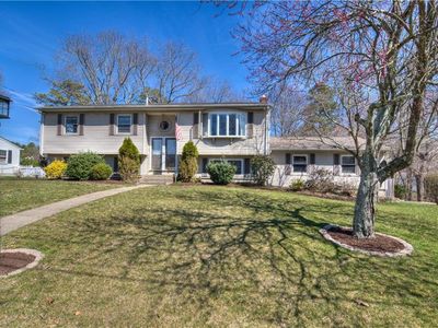 90 Acorn Ln, West Warwick, RI, 02893