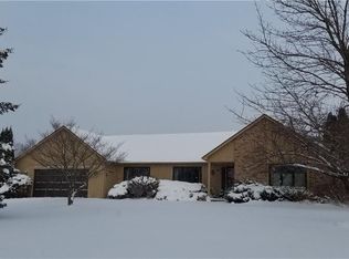 3 Dovehill Cir, Penfield, NY 14526