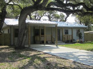 304 S 7th St, Rockport, TX 78382
