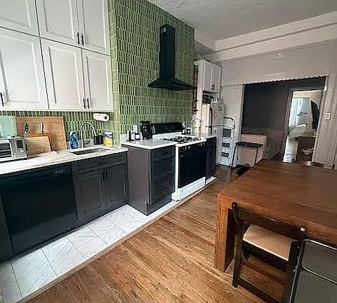 2nd image of 422 Graham Ave #2R