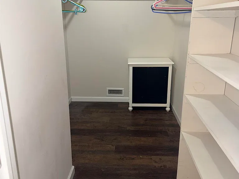 217 Colonial Ct — Photo 17