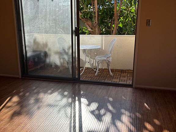 5th image of 1411 N Fuller Ave