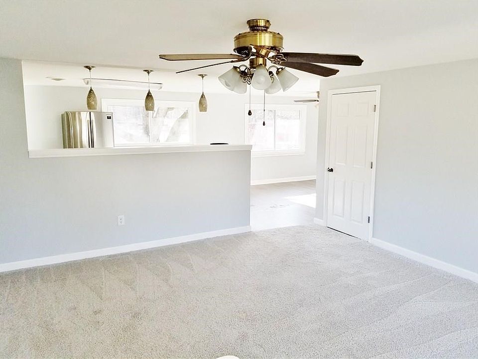 Great curb appeal..new garage door...