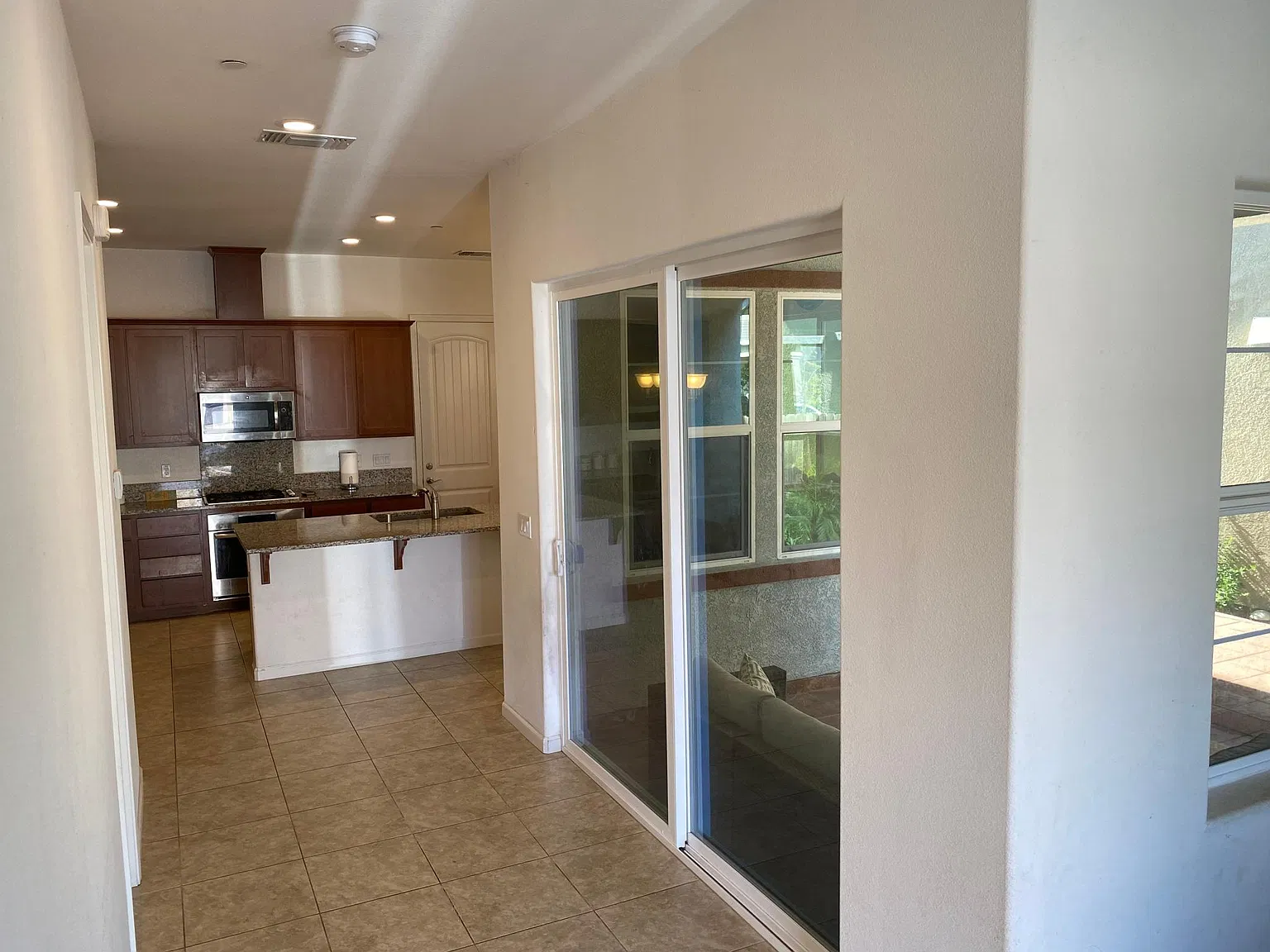 3 bed, 2.5 bath, 1892 sqft, $2,795 — Photo 3
