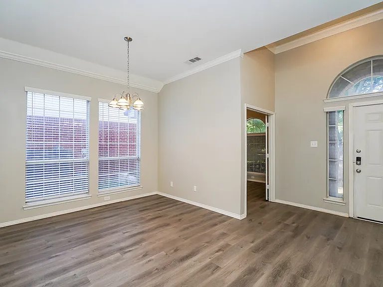 4617 Seneca Dr — Photo 5