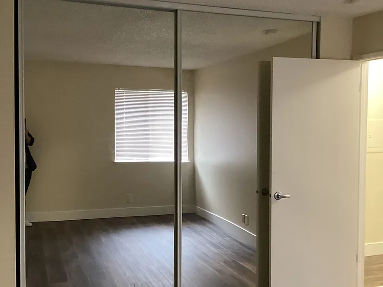 Oakview Apartments — Photo 7