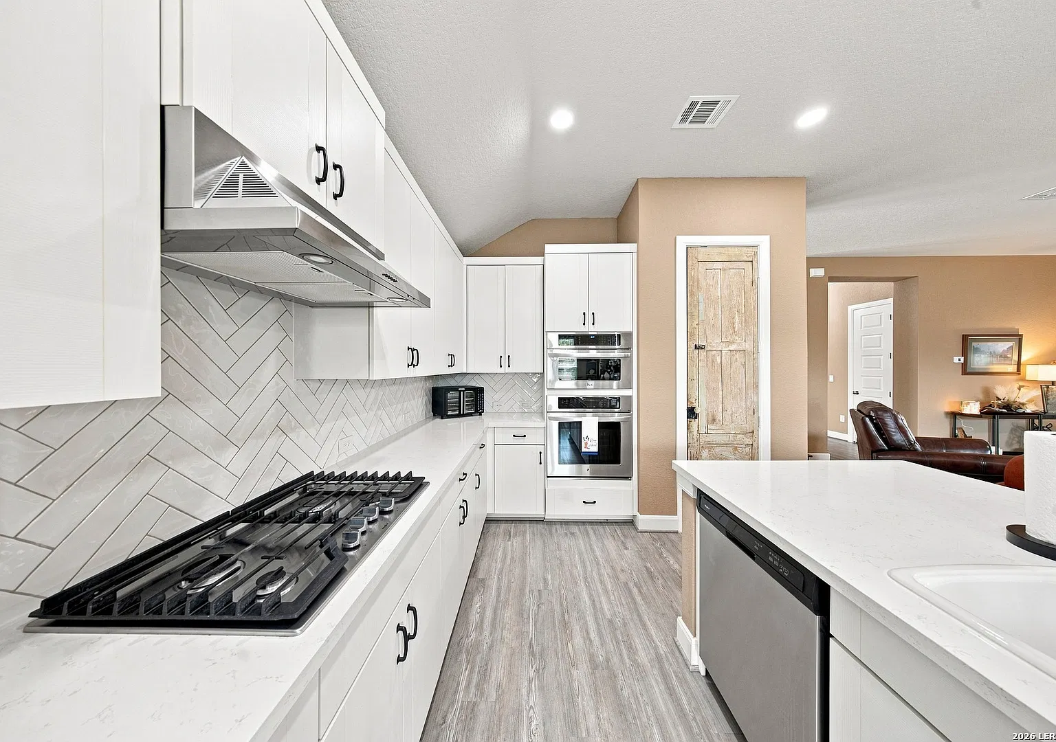 3 bed, 2.5 bath, 2361 sqft, $2,895 — Photo 4