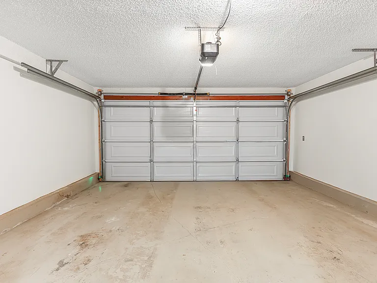 221 Rossmore Dr — Photo 16