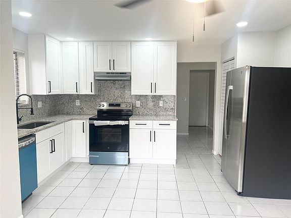 4th image of 11530-32 NW 43rd Street
