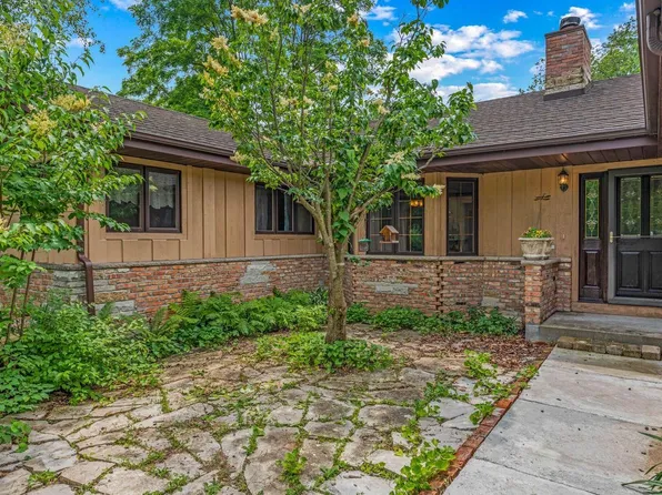 W370S11015 Shearer ROAD, Eagle, WI 53119