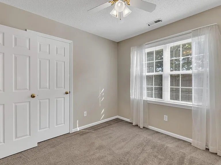 816 Commons Dr N — Photo 16