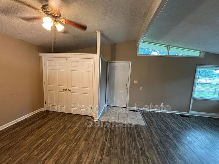 702 Arthur St — Photo 9