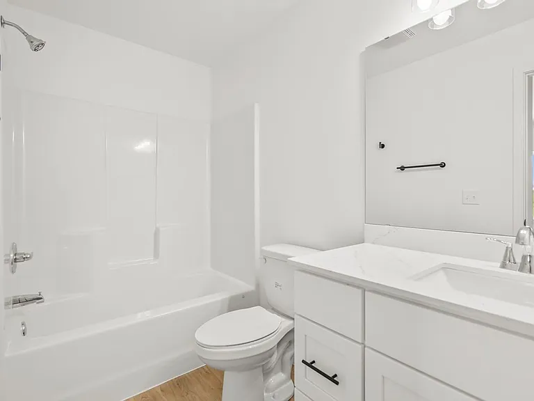 895 W 8th St — Photo 11