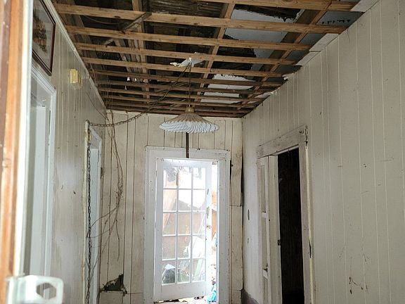 4th image of 917 Motley St