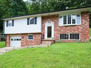 229 Brookhaven Dr, Nitro, WV