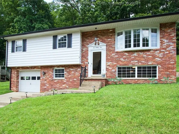 229 Brookhaven Dr, Nitro, WV 25143