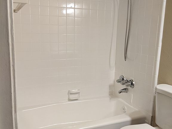 4th image of 2434 Louise St APT 10