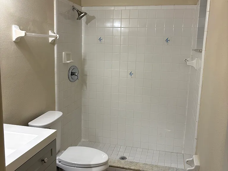 537 Lime St #B — Photo 10