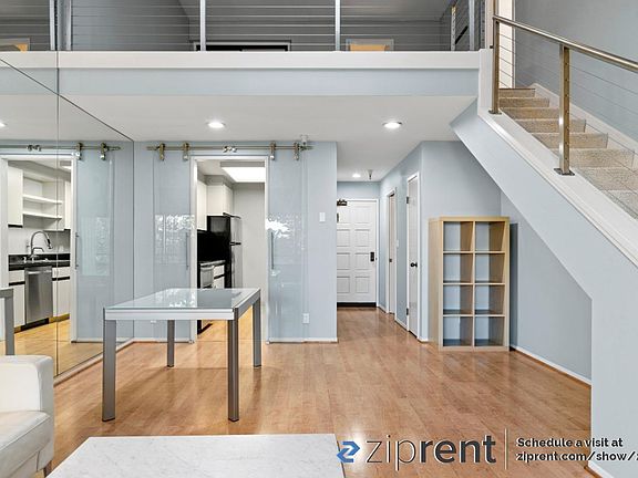 3rd image of 724 Oak Grove Ave #10