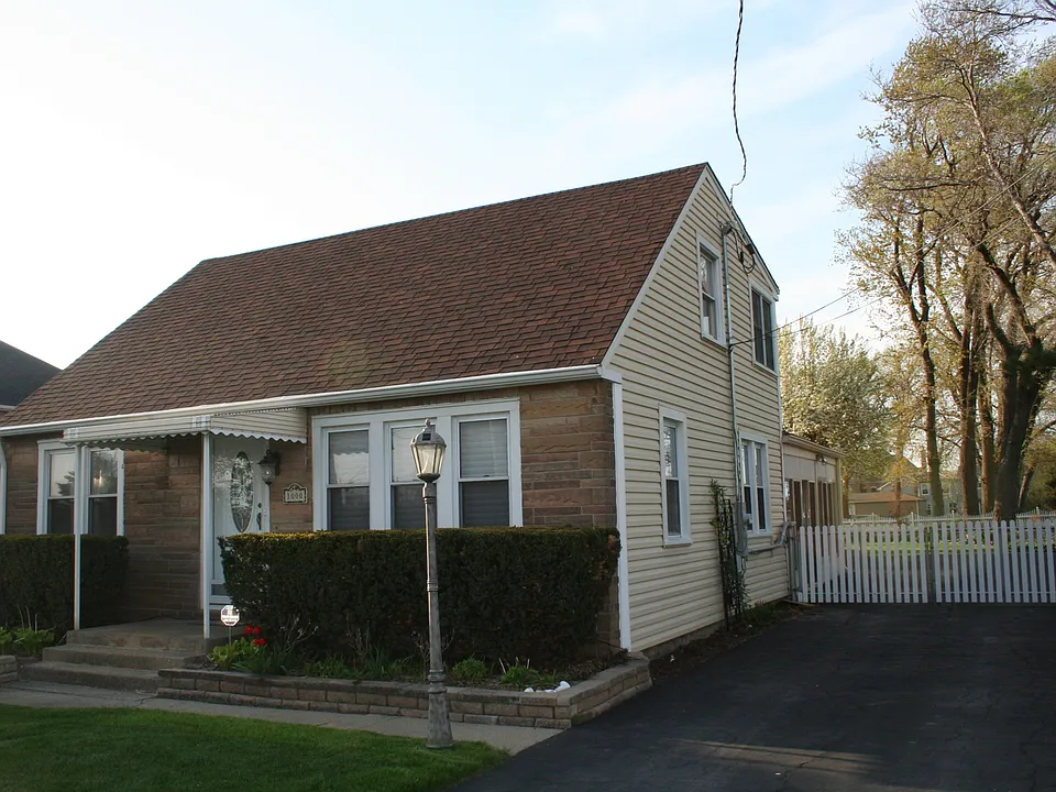 1000 E Touhy Ave