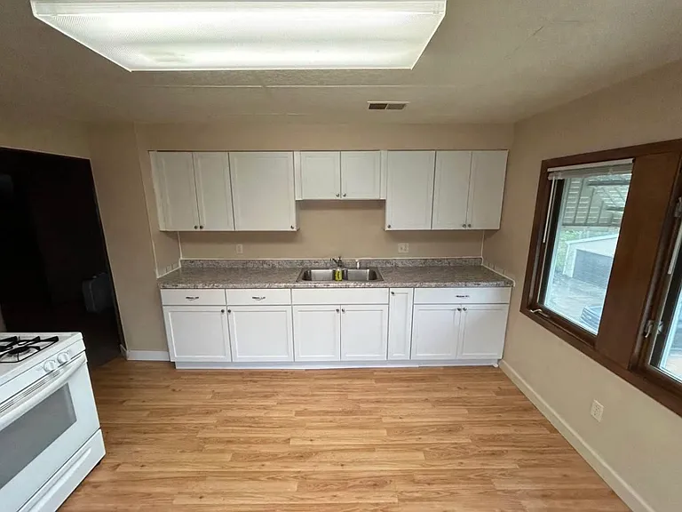 1429 Ohio St — Photo 13