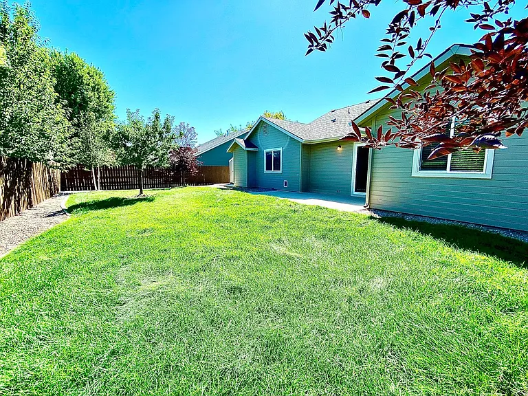 1014 N Manship Ave — Photo 3