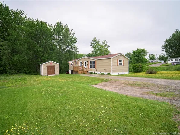 1 Roy St, Lincoln, NB E3B 6S6