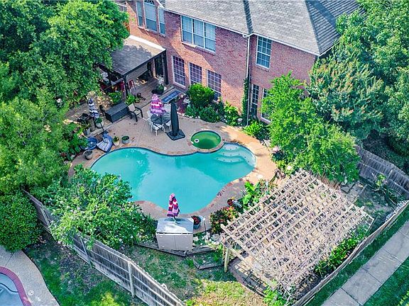 3rd image of 600 E Lynn Creek Dr