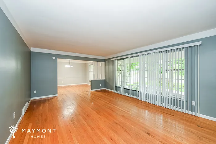 3 bed, 3.0 bath, 2630 sqft, $2,295 — Photo 4