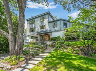 2 Lundy Ln, Larchmont, NY 10538