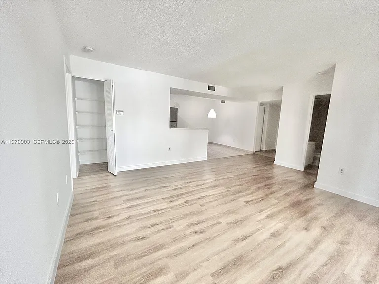 400 Palm Cir W #201 — Photo 12