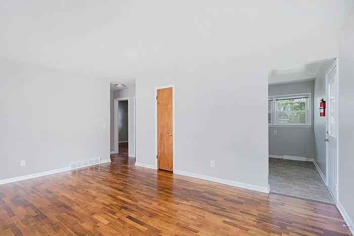 2 bed, 1.0 bath, 750 sqft, $1,349 — Photo 2