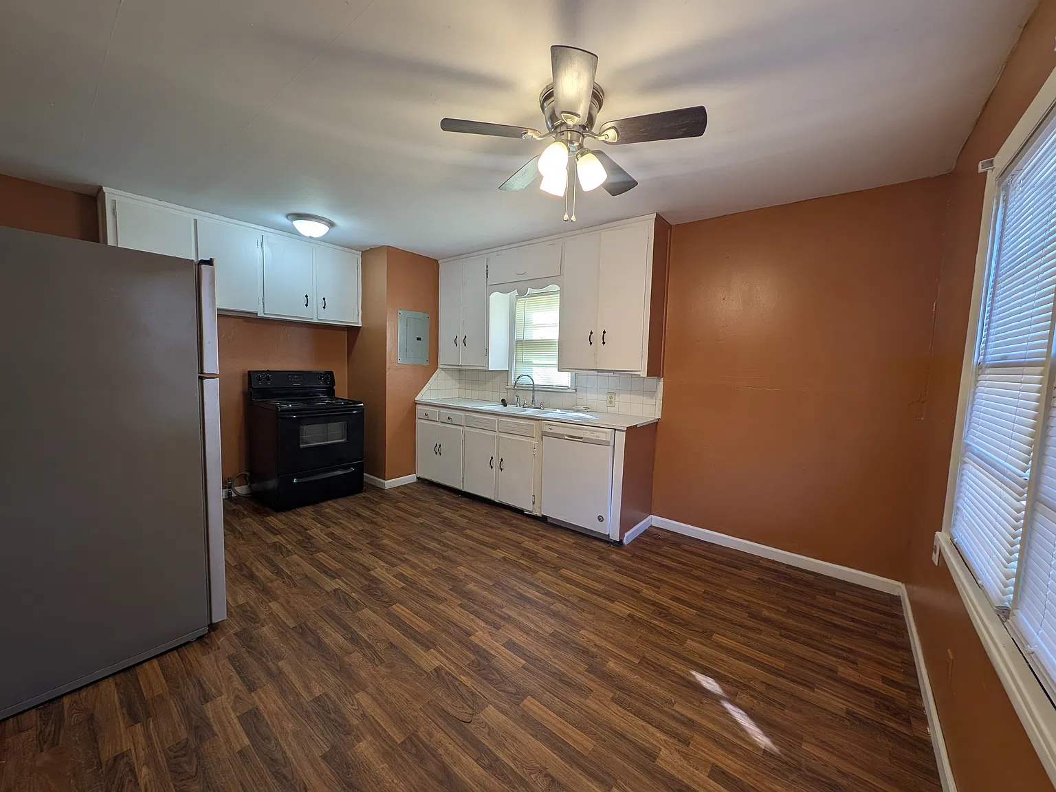3 bed, 1031 sqft, $1,100 — Photo 4