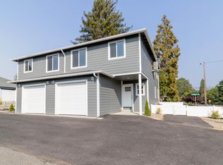 1180-1182 W Harbeck Rd, Grants Pass, OR 97527