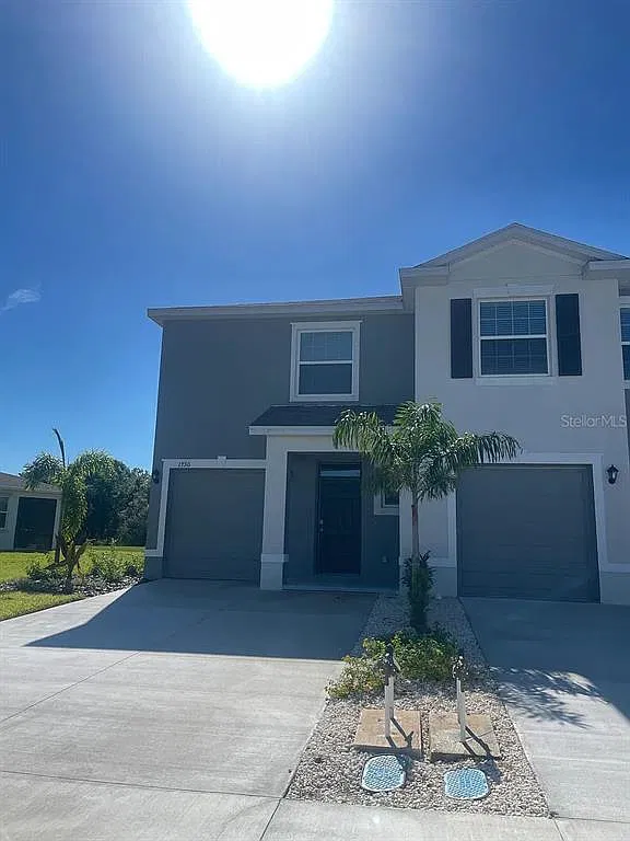 3 bed, 2.5 bath, 1758 sqft, $2,400 — Photo 1