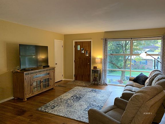 4th image of 20 Briarwood Dr