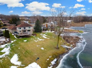 4598 Island Park Dr, Waterford, MI 48329
