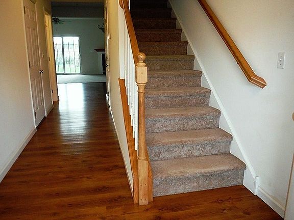 5th image of 104 Brownstone Ct