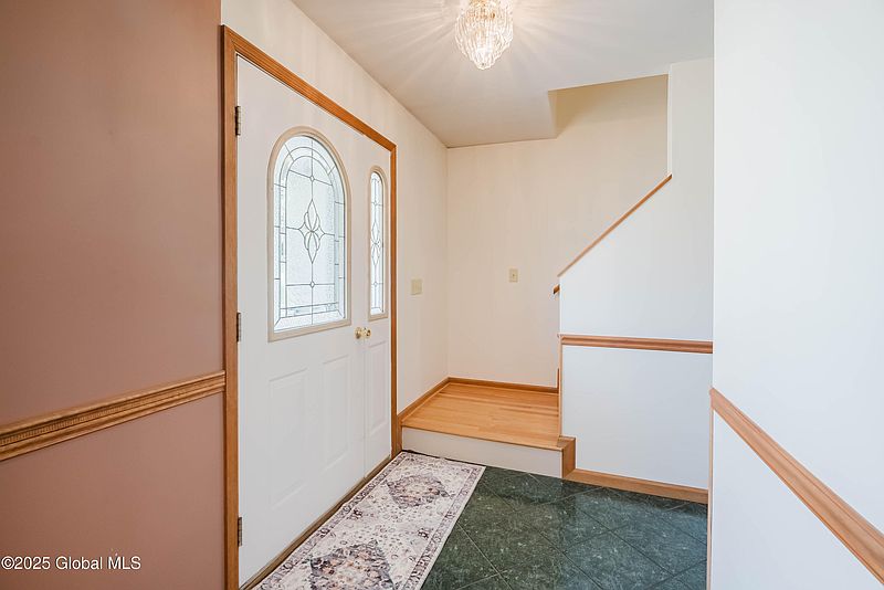 5th image of 22 Crestwood Lane
