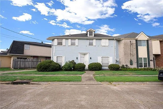 1 bed, 1.5 bath, 900 sqft, $1,200 — Photo 3