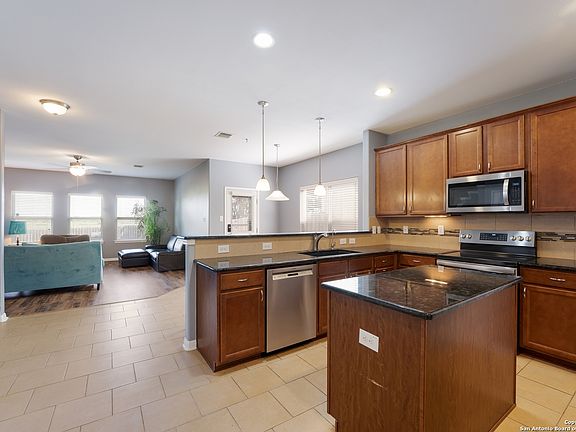 4th image of 416 Stonebrook Dr