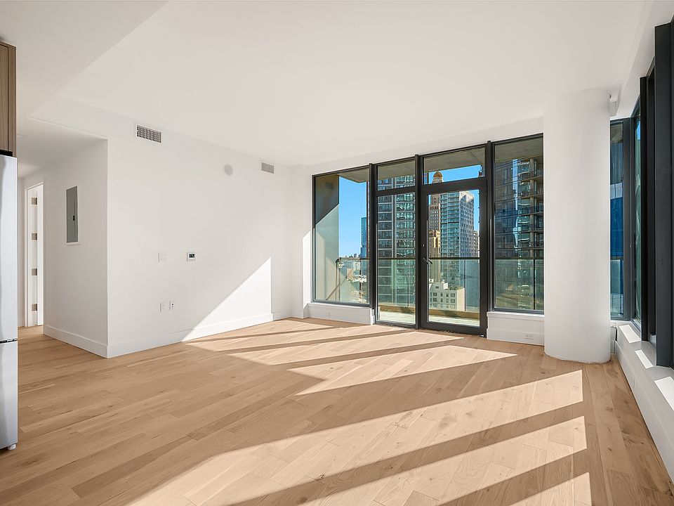 1st image of 20 Rockwell Pl #1632