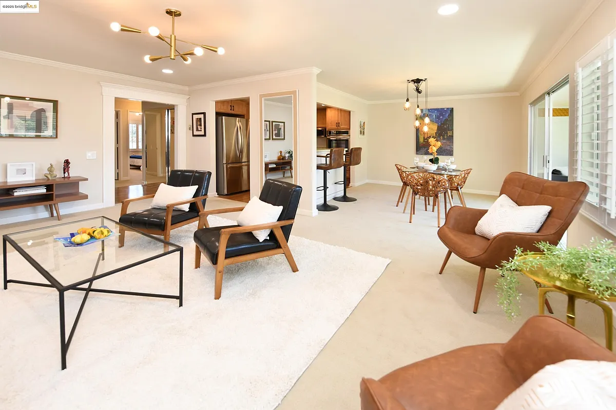 Building Photo - 1910 Skycrest Dr #5