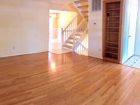 4th image of 373 W Broad St