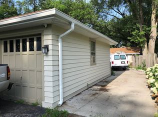 106 Alton Rd, Prospect Heights, IL 60070