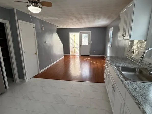 290 Priscilla St #2, Bridgeport, CT 06610