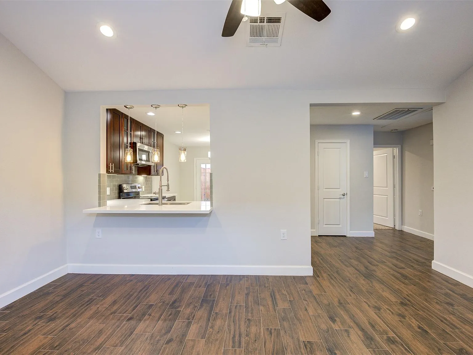 2 bed, 2.0 bath, 980 sqft, $1,695 — Photo 3