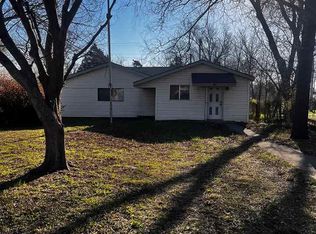 104 S Chestnut Ave, Newkirk, OK 74647