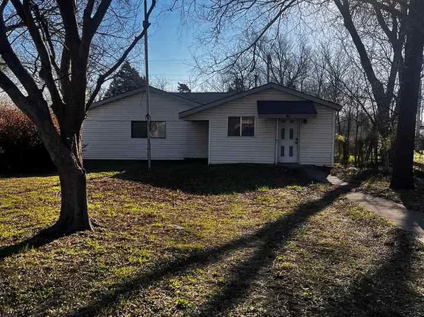 104 S Chestnut Ave, Newkirk, OK 74647